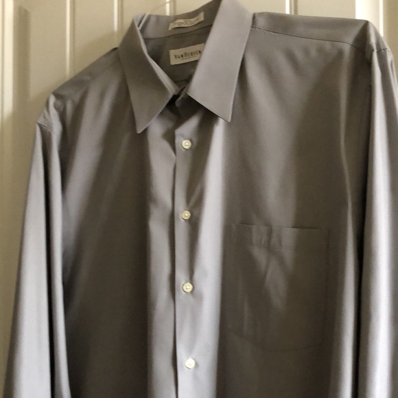 (2) Men's Van Heusen Wrinkle Free Long-Sleeve Shirts - Picture 2 of 10
